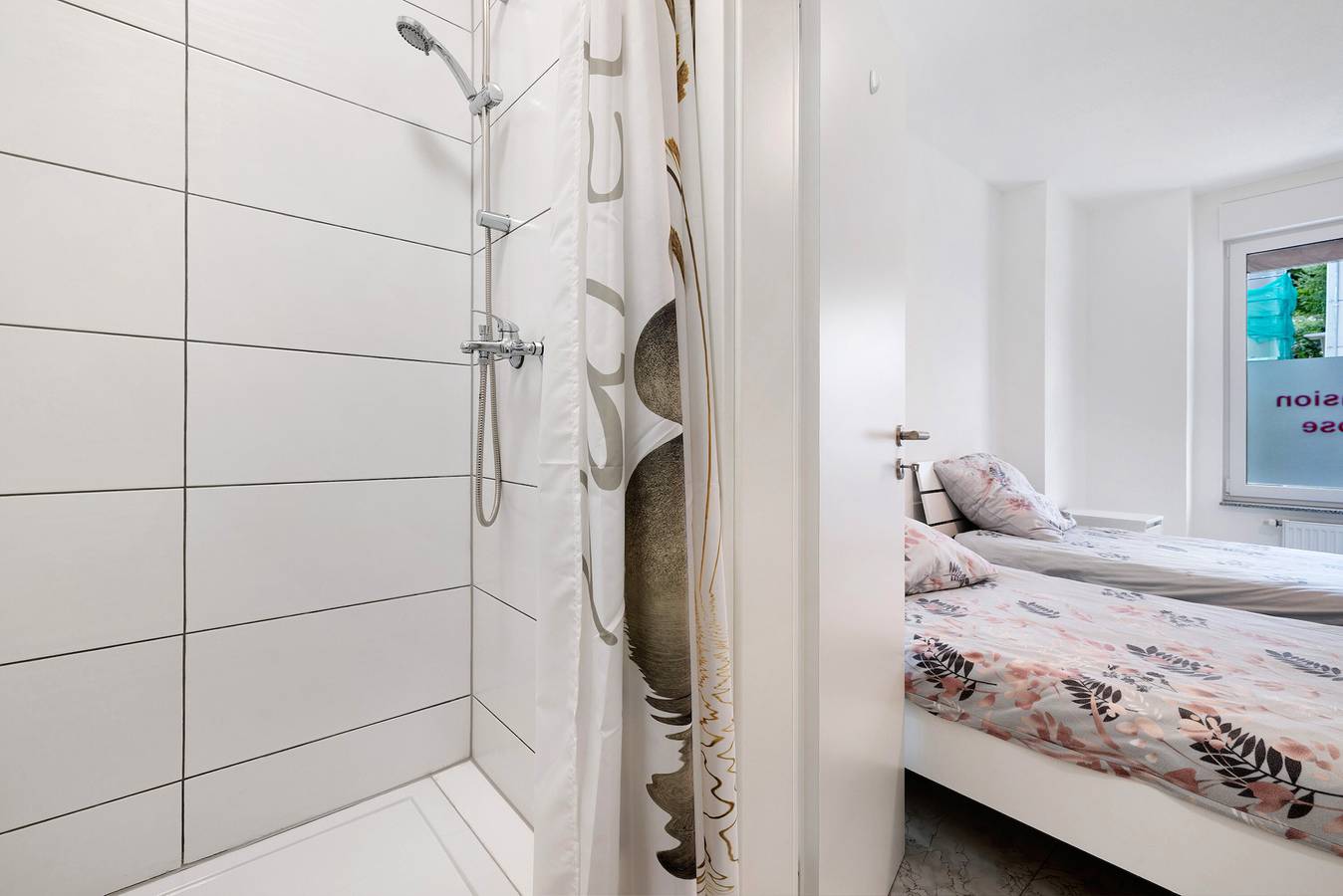 Zimmer '3' mit gemeinsamer Terrasse und Wlan in Albstadt, Neckar-Alb