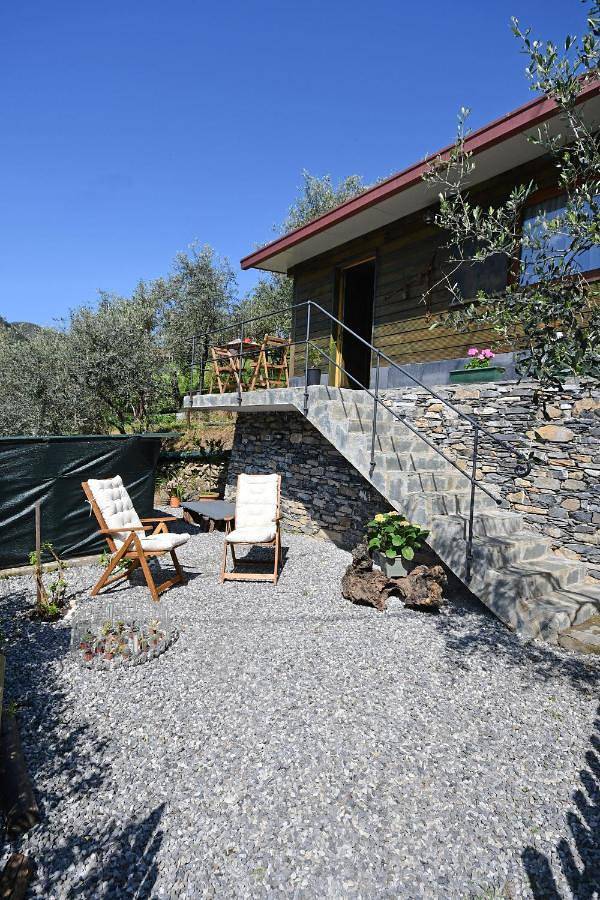Location de vacances pour 2 personnes, avec vue ainsi que balcon et jardin à Leivi