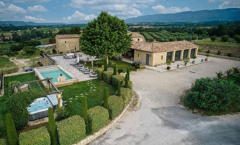 Location de vacances pour 2 personnes, avec jacuzzi ainsi que jardin et piscine à Ansouis - 4