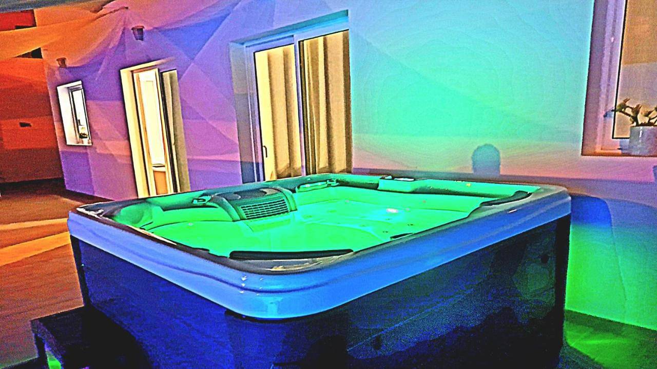 Villa Calma Climatized pool Private Jacuzzi Spa in Tarajalejo in Tarajalejo, Tuineje