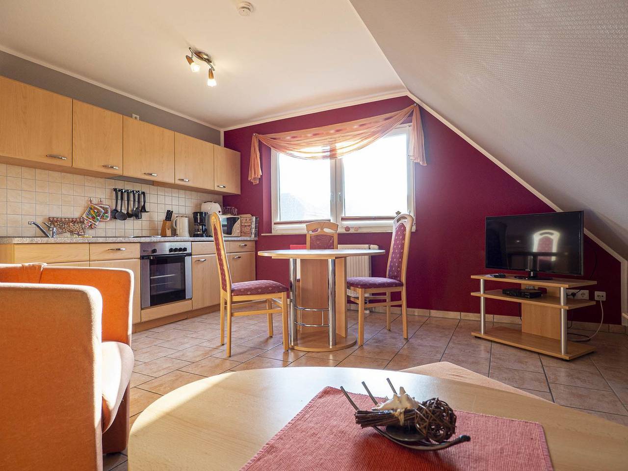 Apartamento entero, Ferienhaus Karola, Wohnung 2 - Og in Ostseebad Glowe, Glowe