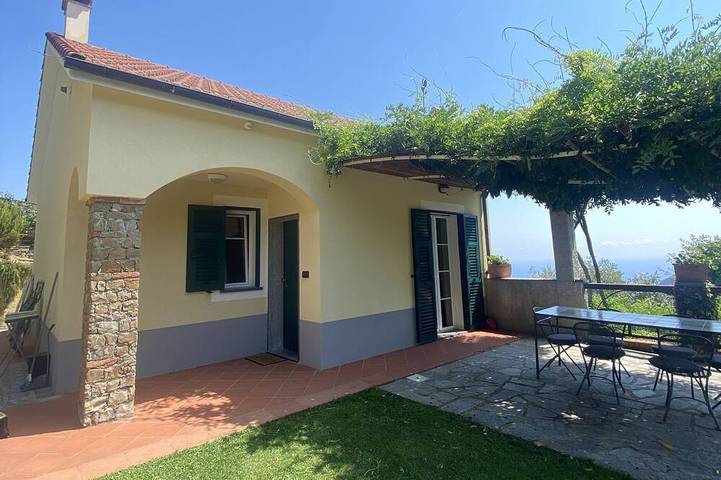 Ferienhaus für 6 Personen, mit Garten und Terrasse sowie Whirlpool, mit Haustier