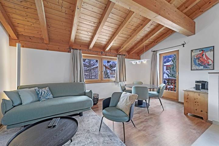 Ferienwohnung für 4 Personen, mit Balkon und Terrasse sowie Garten und Ausblick in Celerina