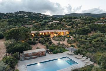 Cottage pour 8 personnes, avec jardin dans Plage de Tamaricciu