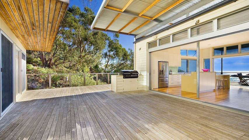 Holiday home for 10 people, with balcony in Seal Rocks