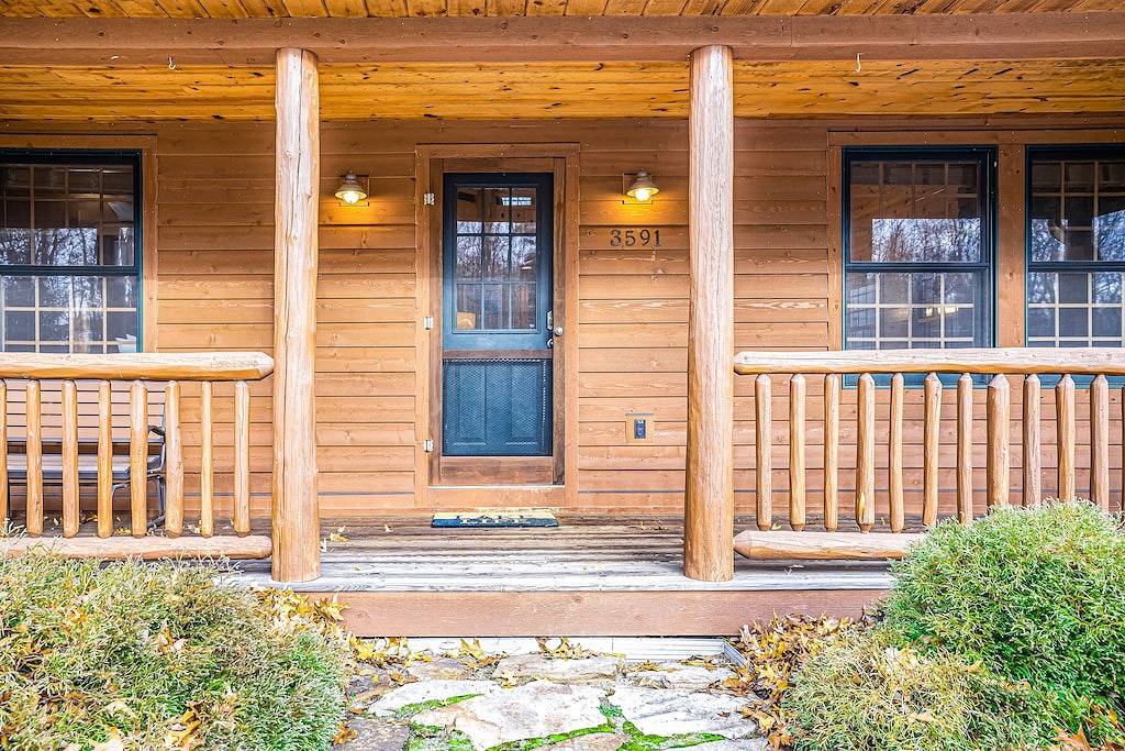Classic Family Cabin W/ Screened Deck, Free Wifi & Hot Tub in Allegan County