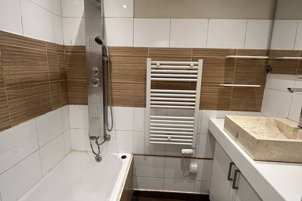 Entire apartment, Superbe apt Chic and Luxury vue sur les Collines de Marcel Pagnol Rental car in Marseille, Marseille region