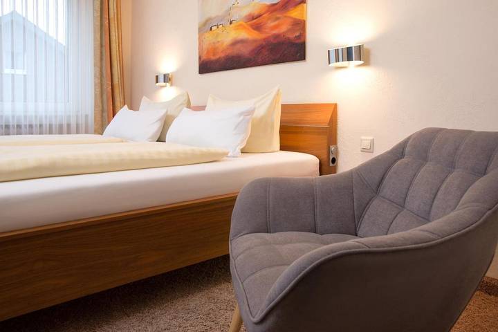 Hotel, mit Terrasse und Garten in Lippstadt
