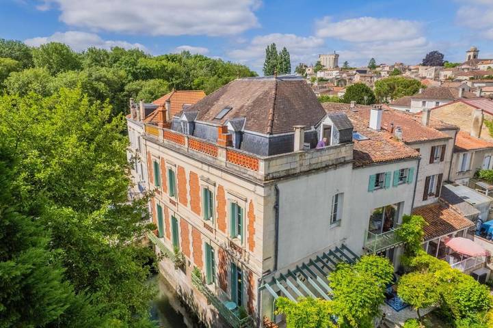 Location de vacances pour 10 personnes, avec vue et jardin à Pons