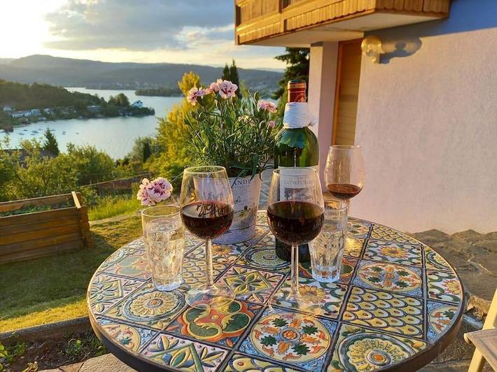 Ferienwohnung für 6 Personen, mit Terrasse und Garten sowie Pool und Seeblick in Maria Wörth