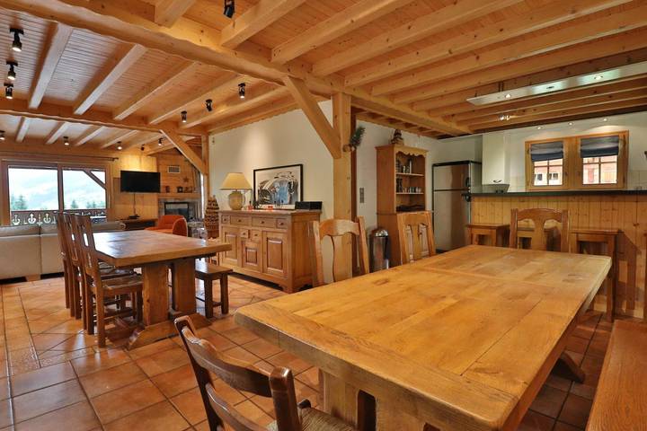 Casa rural para 16 personas, con terraza y jacuzzi - 1