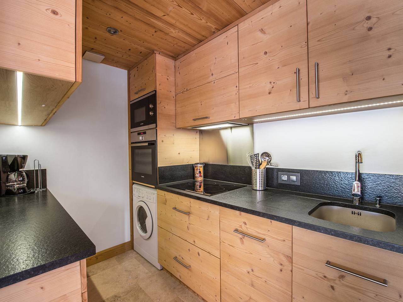 Entire apartment, 3-Bedroom Apartment with Terrace in Megève Center in Megève, Pays du Mont-Blanc