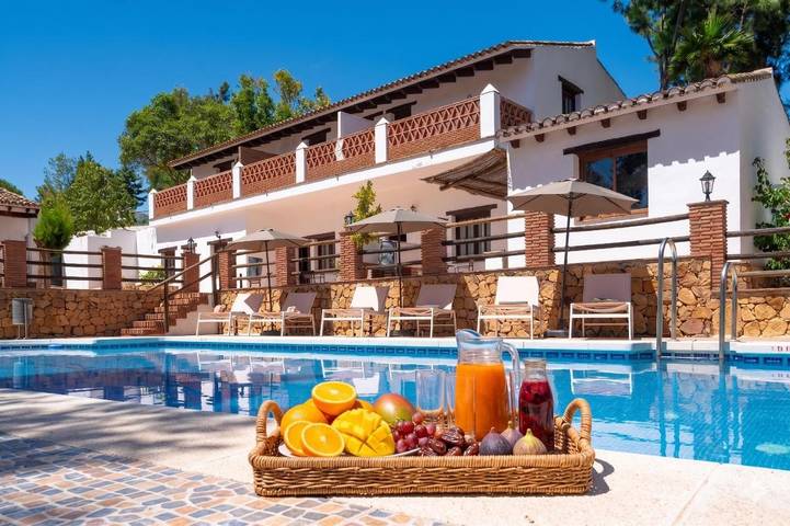 Location de vacances pour 2 personnes, avec Terrasse et Jardin ainsi que Piscine et Vue à Casarabonela