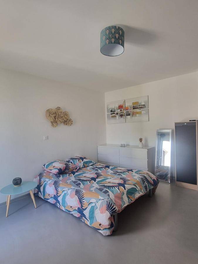 Studio privatif tout équipé dans résidence de l'hôte in Sainte-Flaive-des-Loups, Vallée de la Loire
