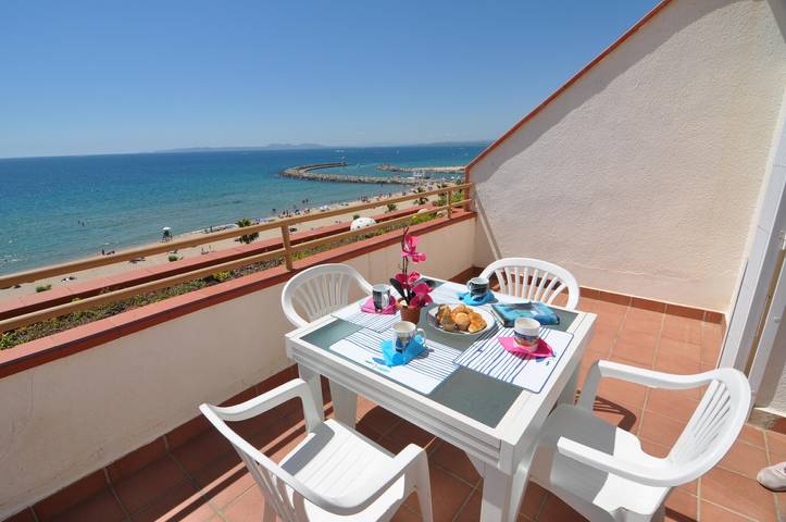 Location de vacances pour 4 personnes, avec piscine ainsi que vue sur l’océan et terrasse dans Santa Margarida