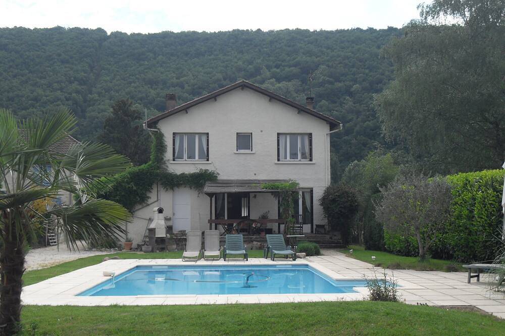 Maison familiale avec piscine dans un village pittoresque dans la vallée du Lot in Le Roc, Quercy