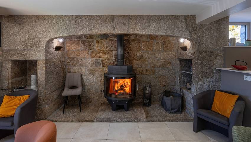 La Maison de Castanet – Charm and Nature in Moulinetsøen, Le Buisson