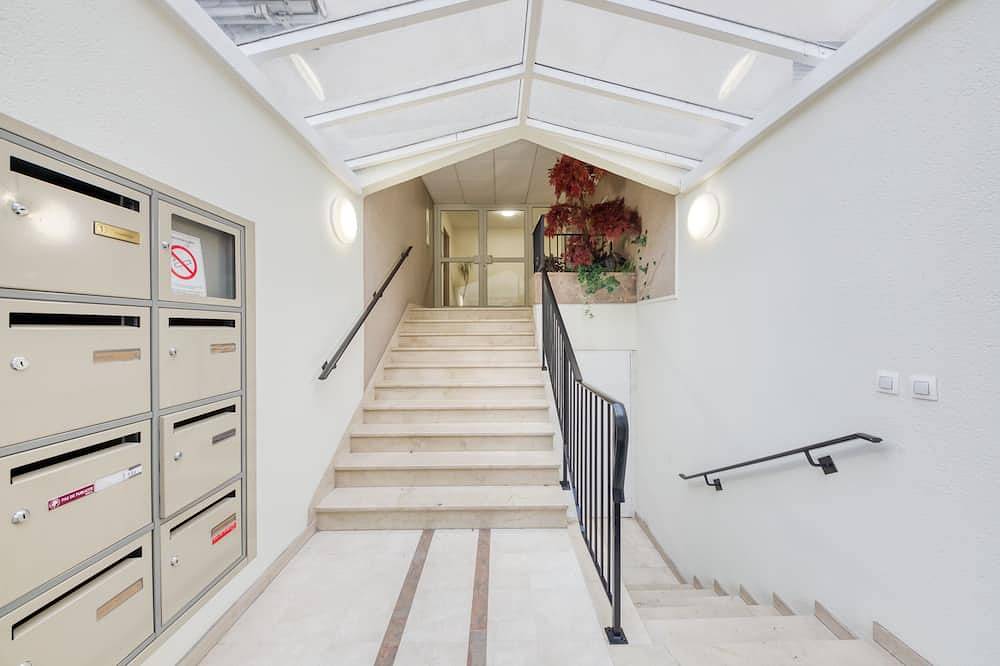 Apartamento entero, 🌟Au Bord Du Port🌟, relaxing studio with water view in Cergy, Valle del Oise