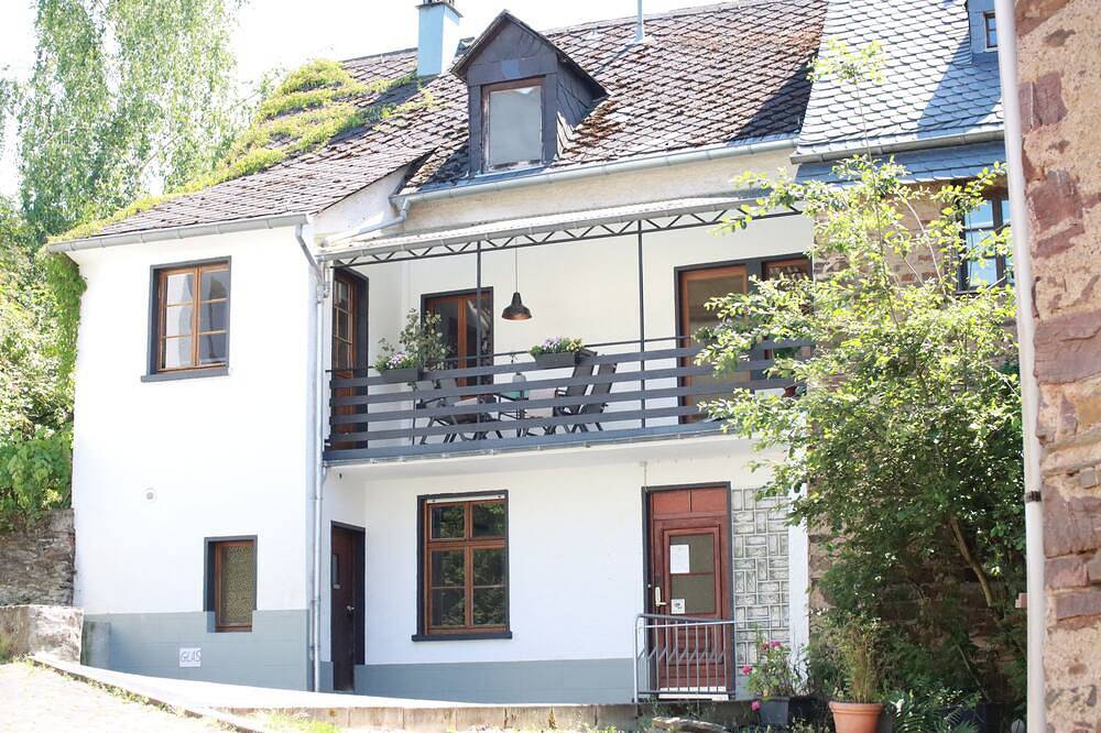Ganze Wohnung, Modernes Appartement für 2-4 Gäste mit Balkon in Bruttig-Fankel, Cochem-Zell