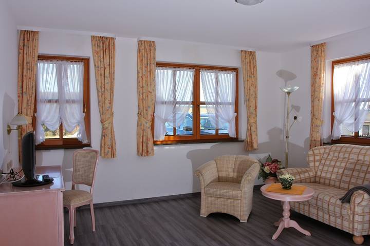 Ferienwohnung für 2 Personen, mit Garten und Ausblick sowie Sauna, mit Haustier in Sorge