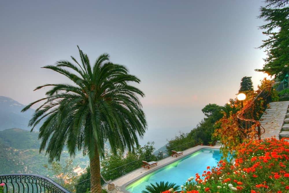 Lo sguardo sul mare lussuosa villa in Ravello con piscina privata, parcheggio in Ravello, Costiera amalfitana
