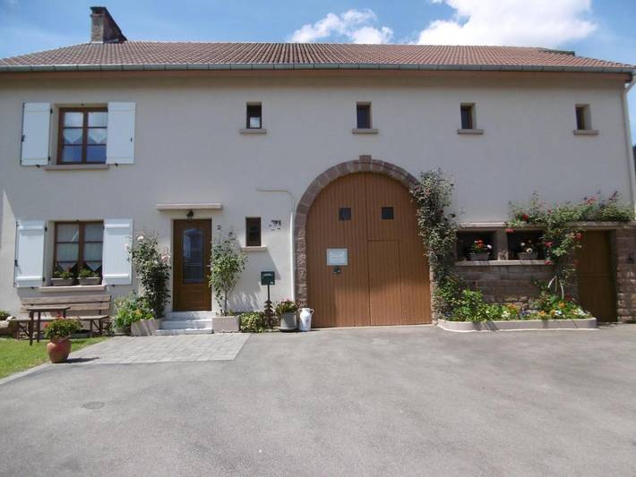 Gîte pour 3 personnes, avec Terrasse ainsi que Jardin et Vue à Brouvelieures