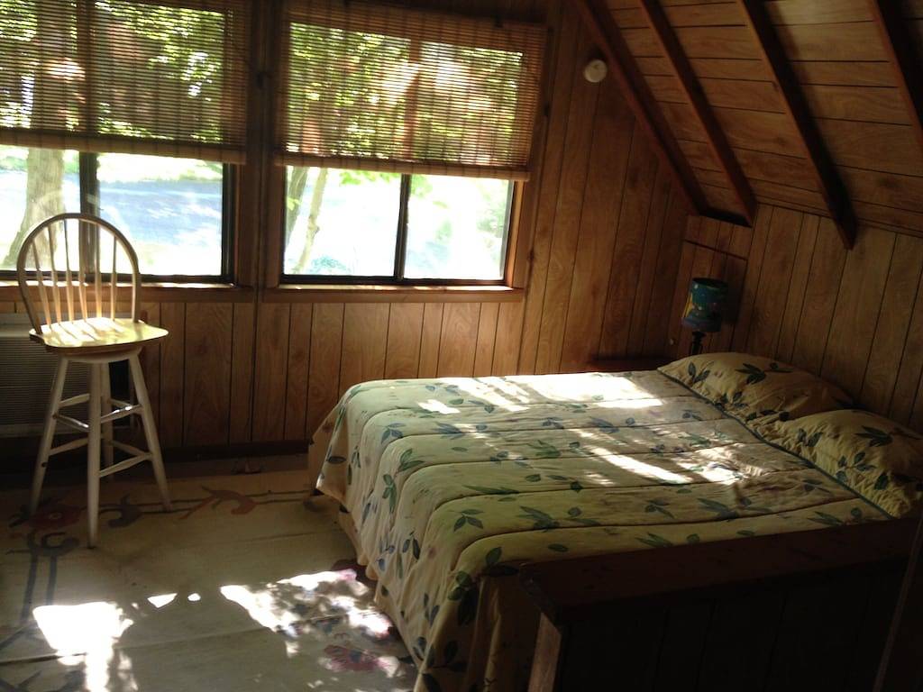 Love Sunsets? Glory in a natural, cozy, rustic setting in Smith Mountain Lake