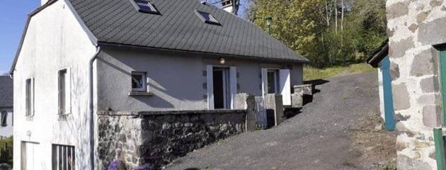 Gîte pour 6 personnes, avec jardin à Cheylade