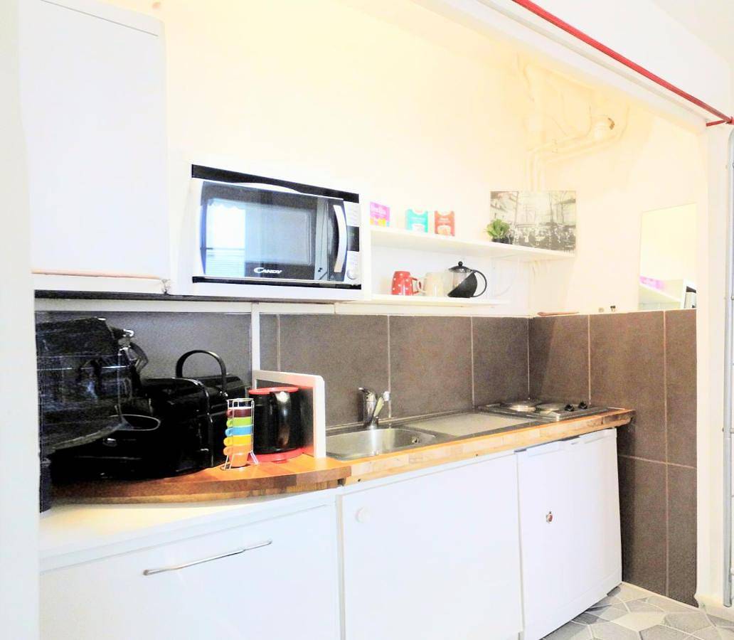 Entire apartment, Charming studio Bellecour quiet ideal situation in Lyon, Lyon region