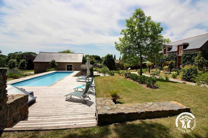 Gîte pour 6 personnes, avec jardin ainsi que terrasse et piscine à Morieux - 4