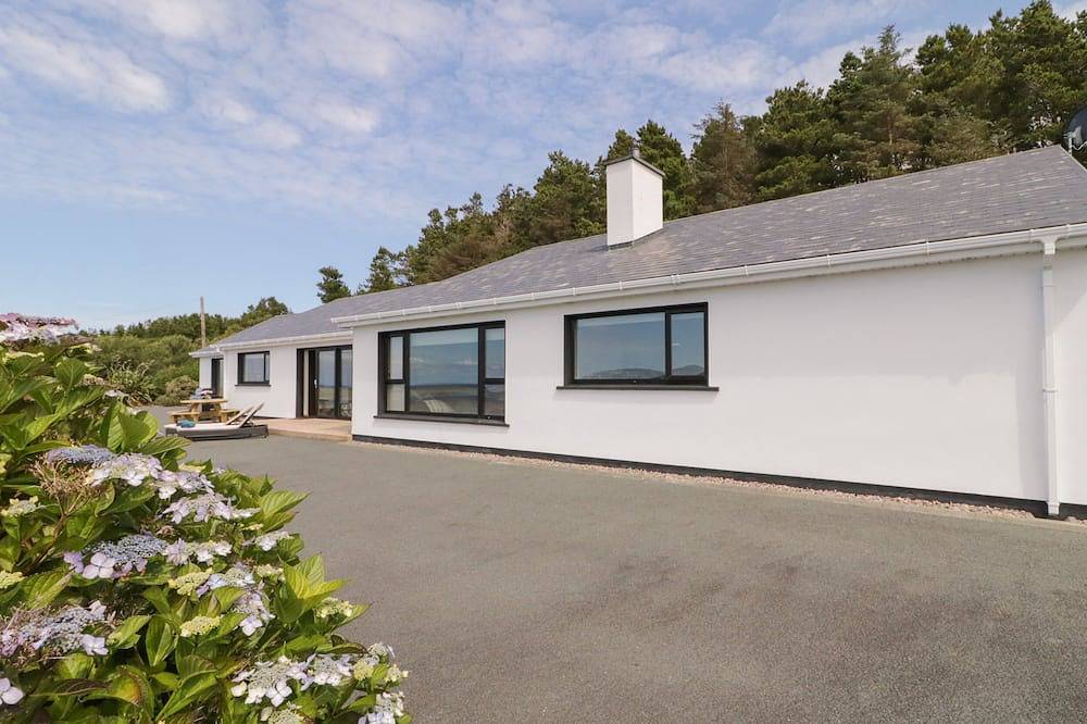 Upper Killult, pet friendly in Gortahork, County Donegal in Cross Roads Electoral Division, Glenties