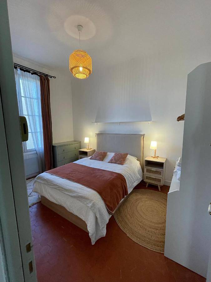 Single Room with Shared Shower and Toilet in Draguignan, Région de Draguignan