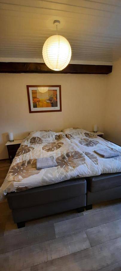 Chambre d’hôte pour 4 personnes, avec Terrasse et Jardin ainsi que Piscine et Vue à Saint-Plantaire