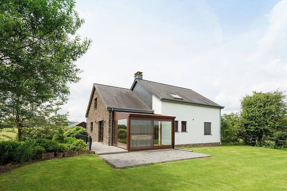 Wunderschöne Villa in Brisy mit überdachter Sauna in Cherain, Gouvy