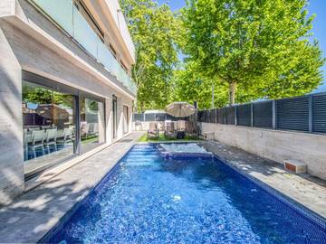 Ferienhaus für 12 Personen, mit Pool und Garten, kinderfreundlich in Empuriabrava