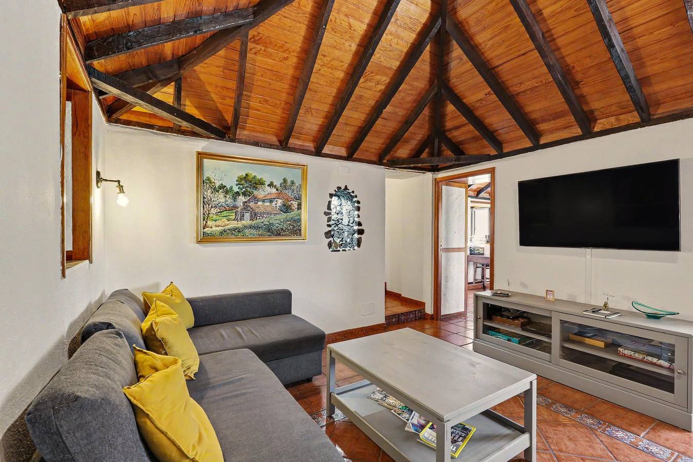 Geheel appartement, Appartement 'Tocando El Cielo' met Uitzicht op de Bergen, Privéterras en Wi-Fi in El Paso, La Palma Zuid