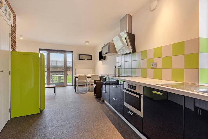 Gîte pour 4 personnes, avec Terrasse et Jardin à Lier