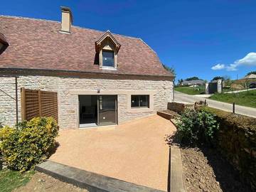 Gîte pour 6 personnes, avec jardin ainsi que terrasse et piscine à Alvignac