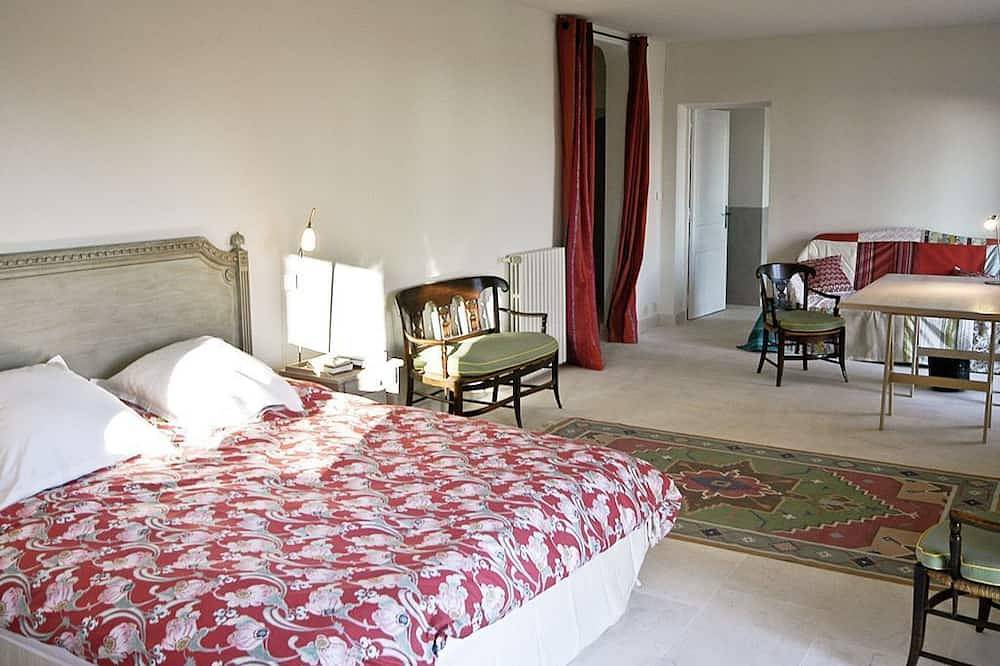 La Rourette: geräumiges Haus, atemberaubende Aussicht, großer Pool in Murs, Regionaler Naturpark Luberon