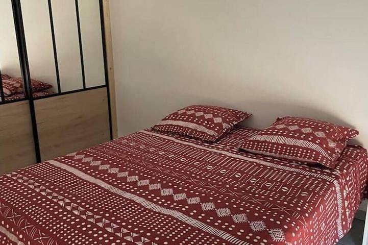 Location de vacances pour 5 personnes, avec piscine à La Lande-de-Fronsac - 2