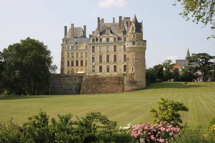 Location de vacances pour 2 personnes, avec Terrasse ainsi que Jardin et Vue à Brissac-Quincé
