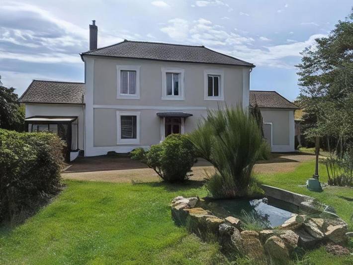 Location de vacances pour 10 personnes, avec jardin et terrasse à La Guiche