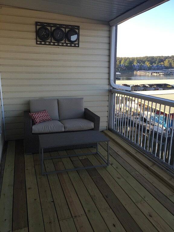 Vacation rental for 8 people, with hot tub and terrace as well as pool in Osage Beach