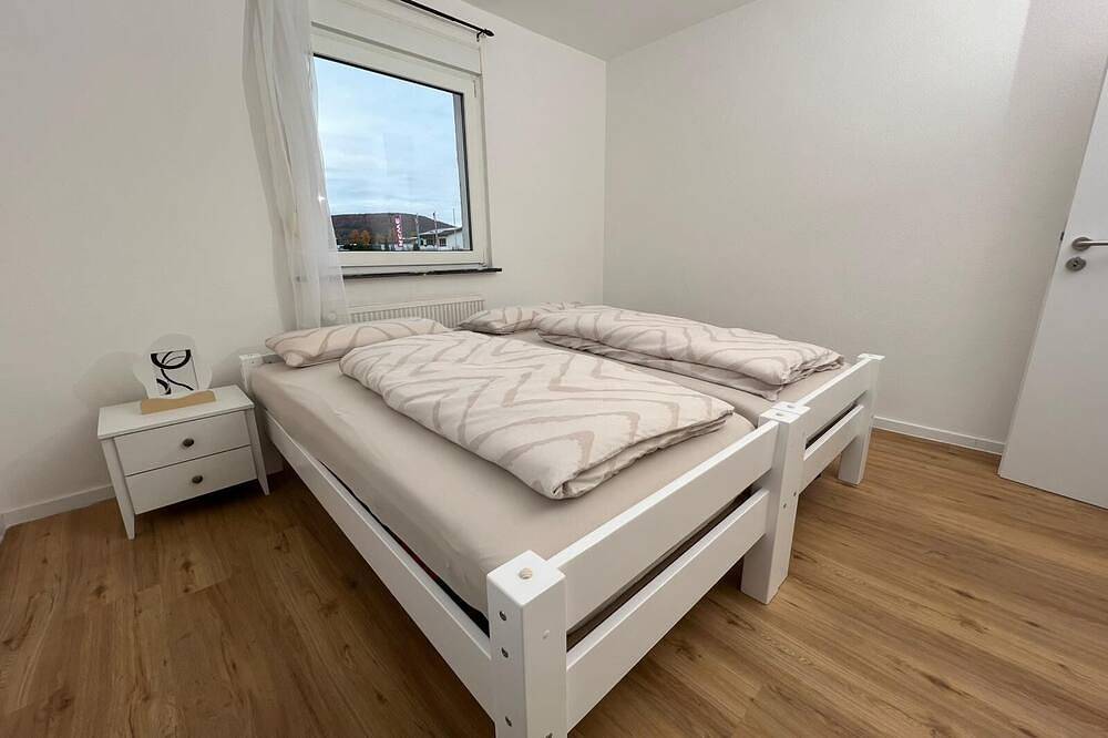Ganze Wohnung, Traumhafte 3 Zimmer Ferienwohnung mit Balkon in Freudenberg am Main, Taubertal