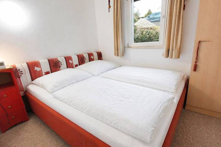 Bungalow für 4 Personen, mit Terrasse in Binz - 2