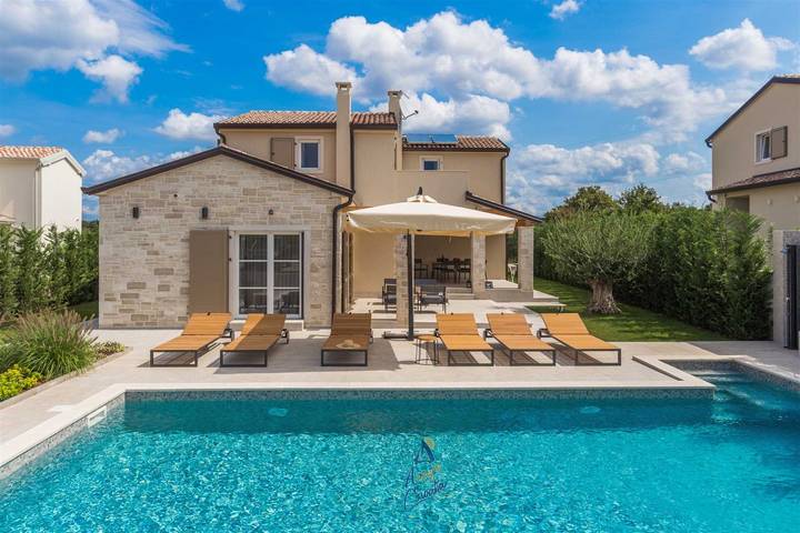 Villa pour 6 personnes, avec jardin ainsi que jacuzzi et piscine - 1