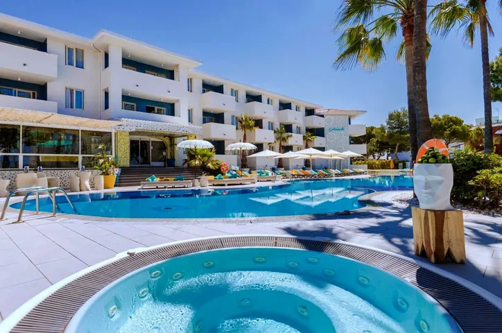 Aparthotel para 4 personas, con terraza y jacuzzi - 1