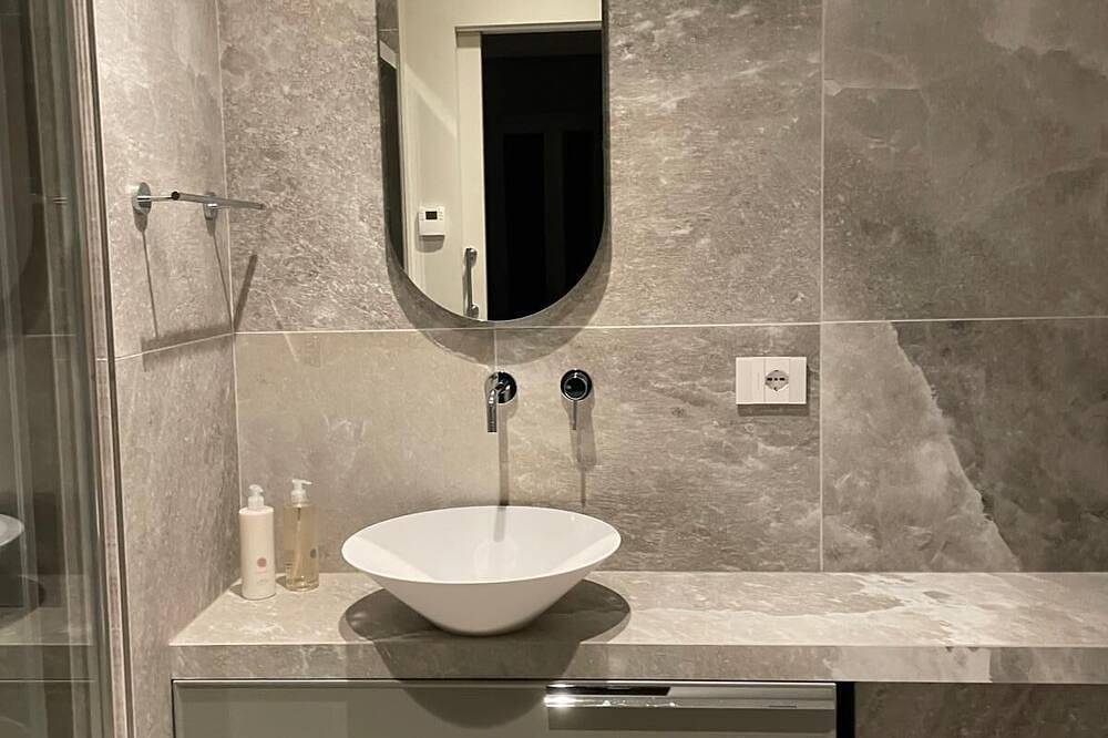Apartamento entero, Delightful 3 rooms apartment in the center of Alba with view on the city and on the Langhe hills in Alba, Langhe