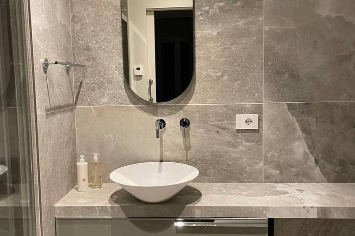 Entire apartment, Delightful 3 rooms apartment in the center of Alba with view on the city and on the Langhe hills in Alba, Langhe