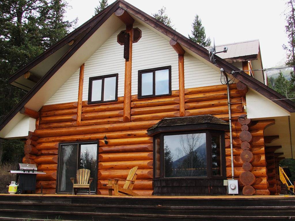 Log Home Getaway mit unglaublichen Blick auf die Berge in Kicking Horse